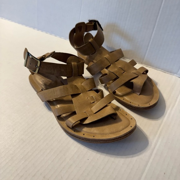 Eileen Fisher Tan Leather Strappy Buckle Back Slip On Thong Sandals Womens 6.5 - Picture 1 of 5